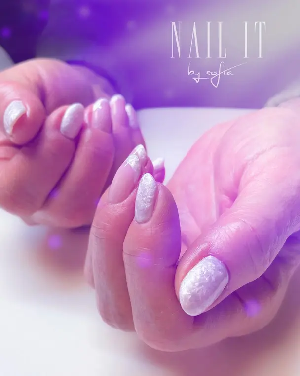 Fransk manikyr med silverglitter
